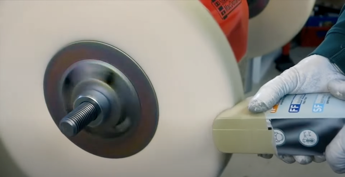 Dry buffing compound with arbor