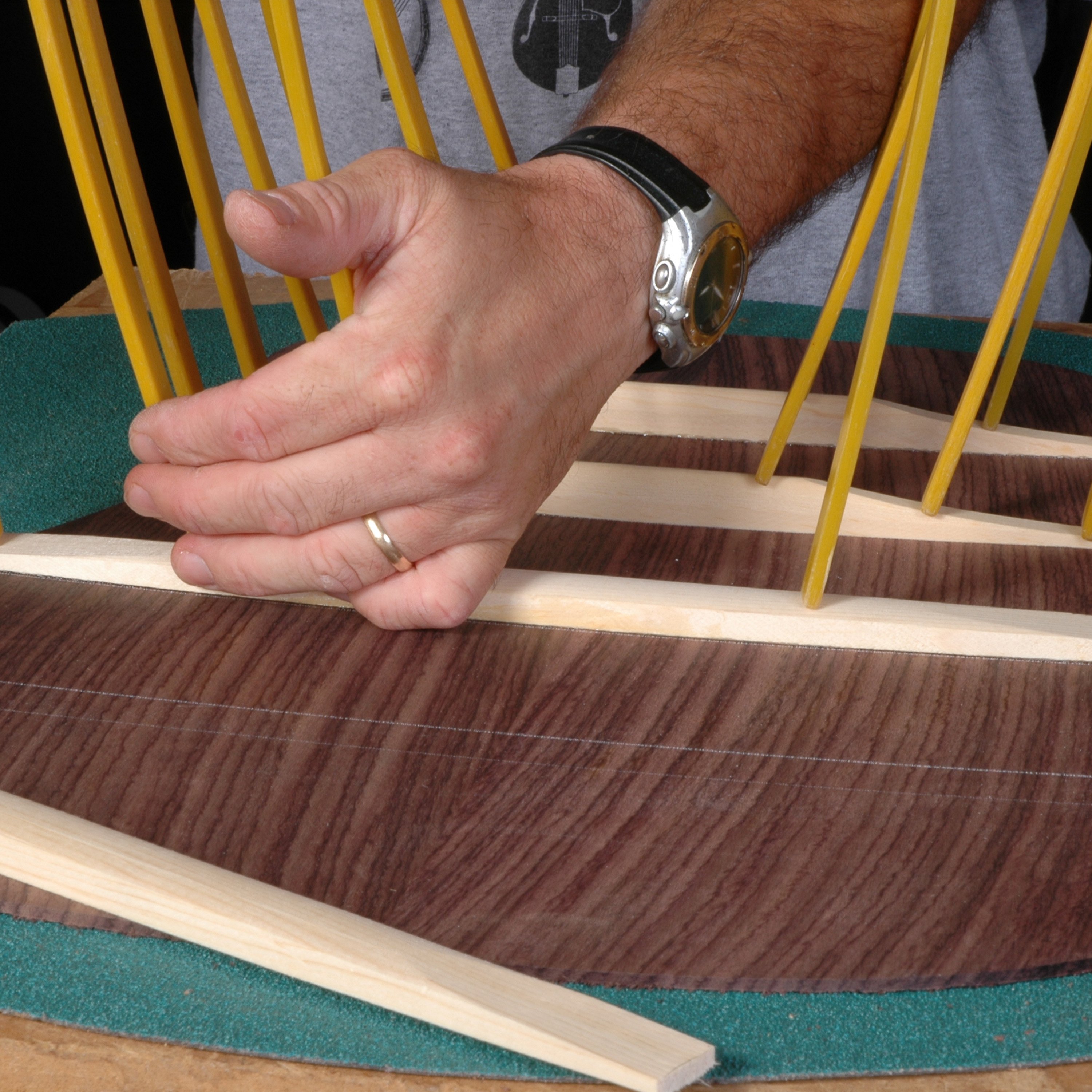 Go-bar Clamping System for Modern Guitar