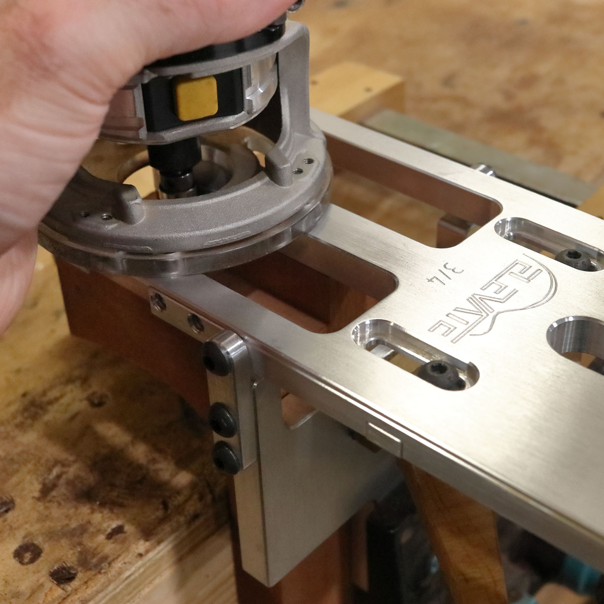 ELEVATE Variable Mortise and Tenon Routing Jig - StewMac