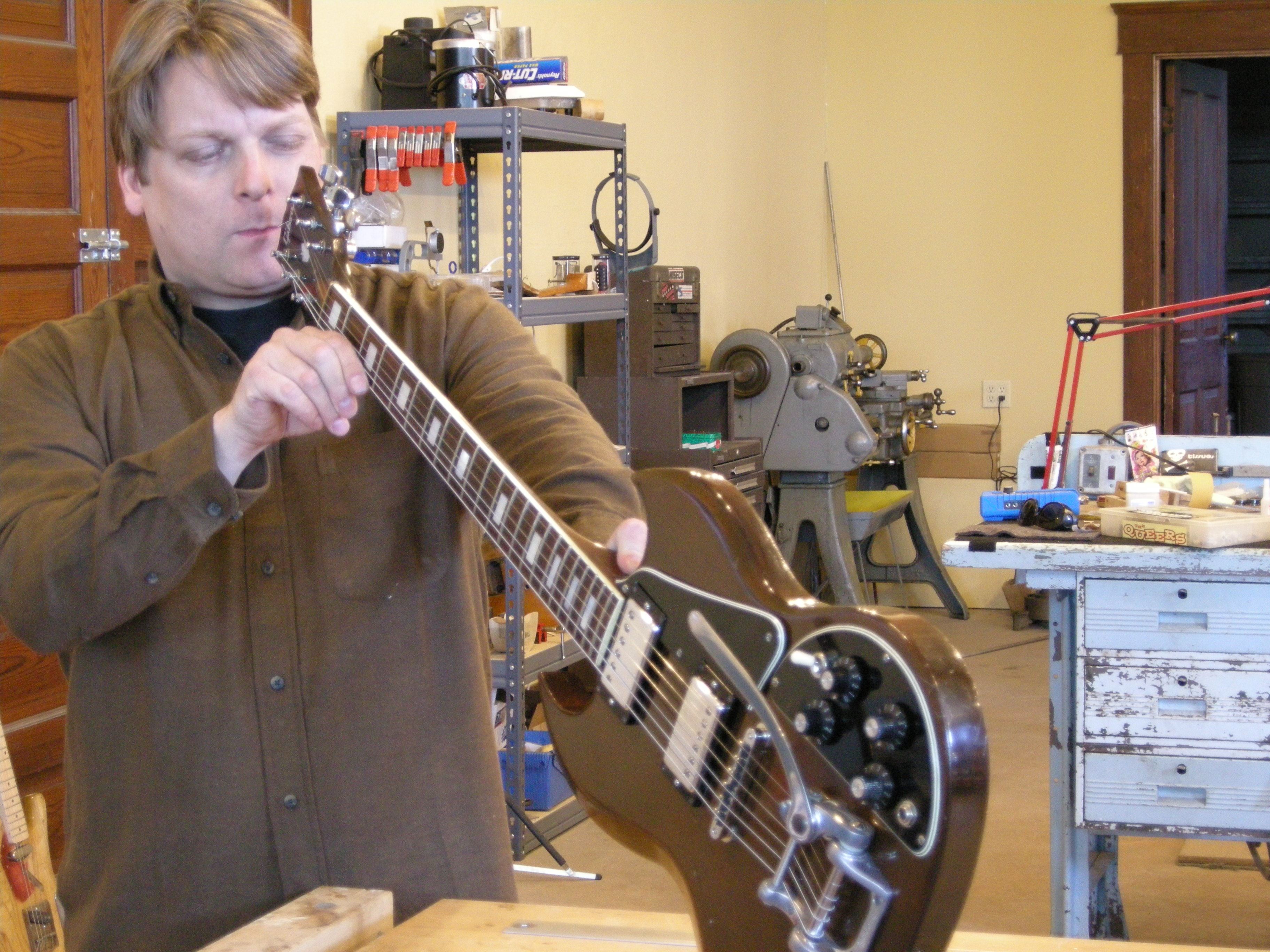 Evaluate the neck's straightness