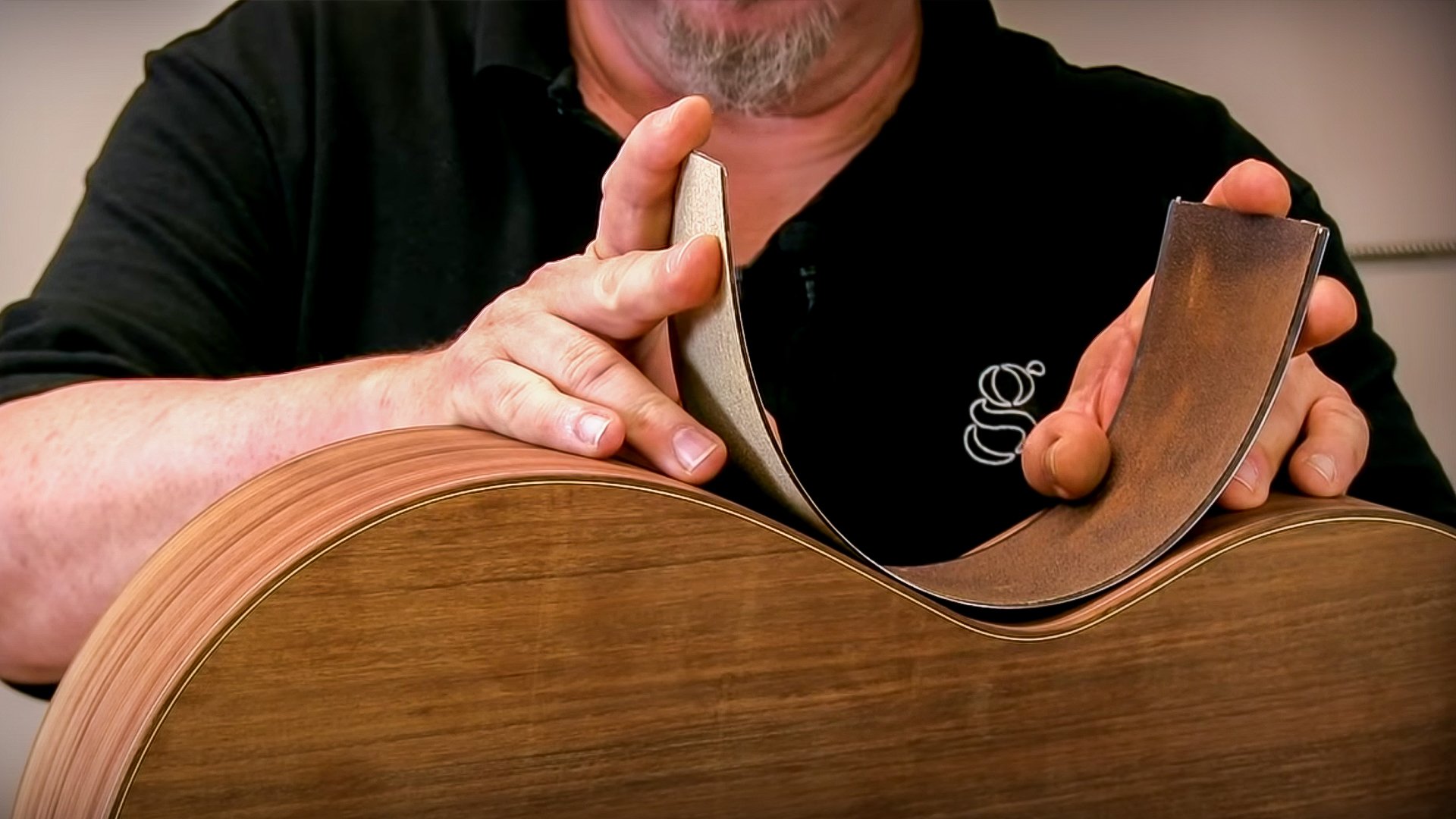 Michael Greenfield shows how to sand guitar bodies Michael Greenfield shows how to sand guitar bodies