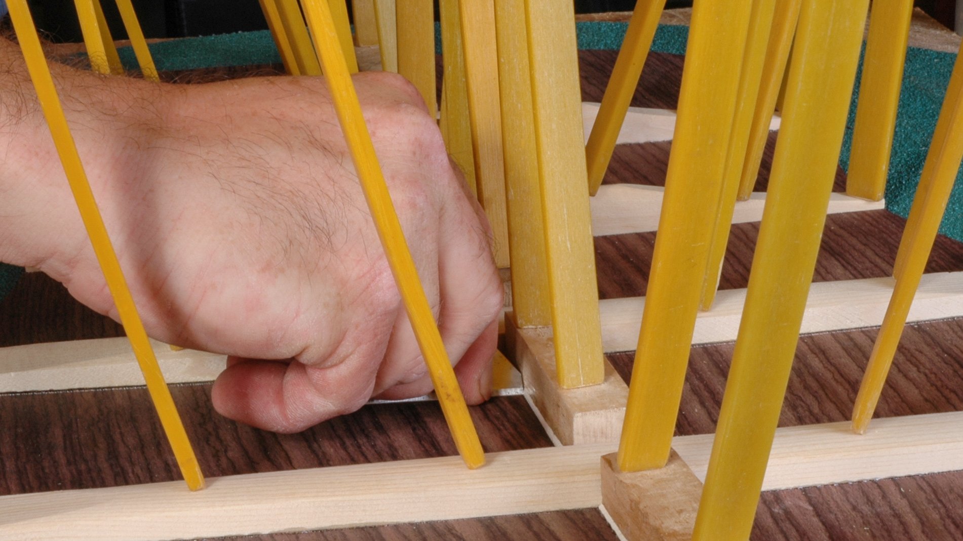 Go-bar decks: fast, flexible gluing Go-bar decks: fast, flexible gluing