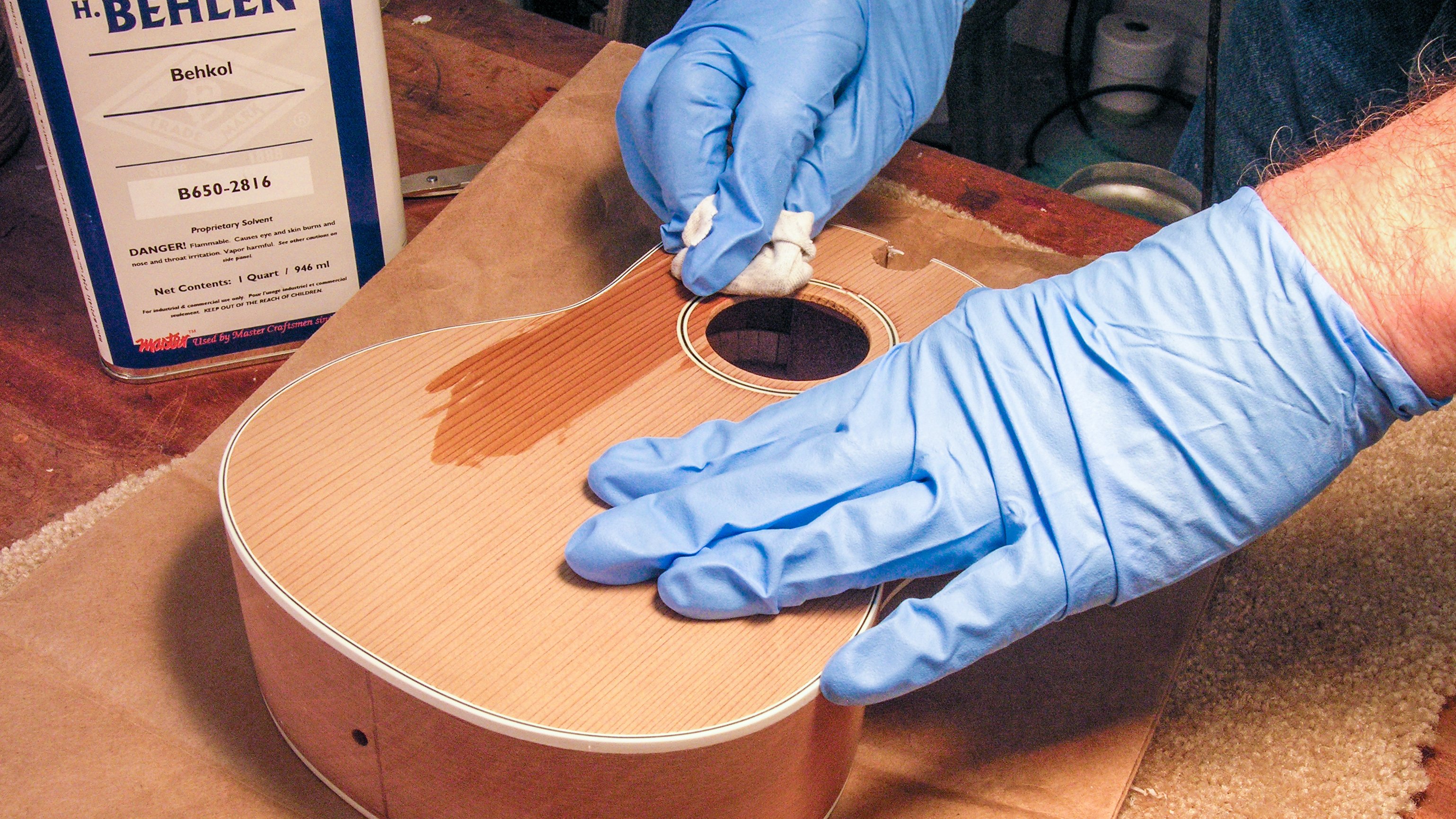 How to French polish for a fast finish without spraying How to French polish for a fast finish without spraying