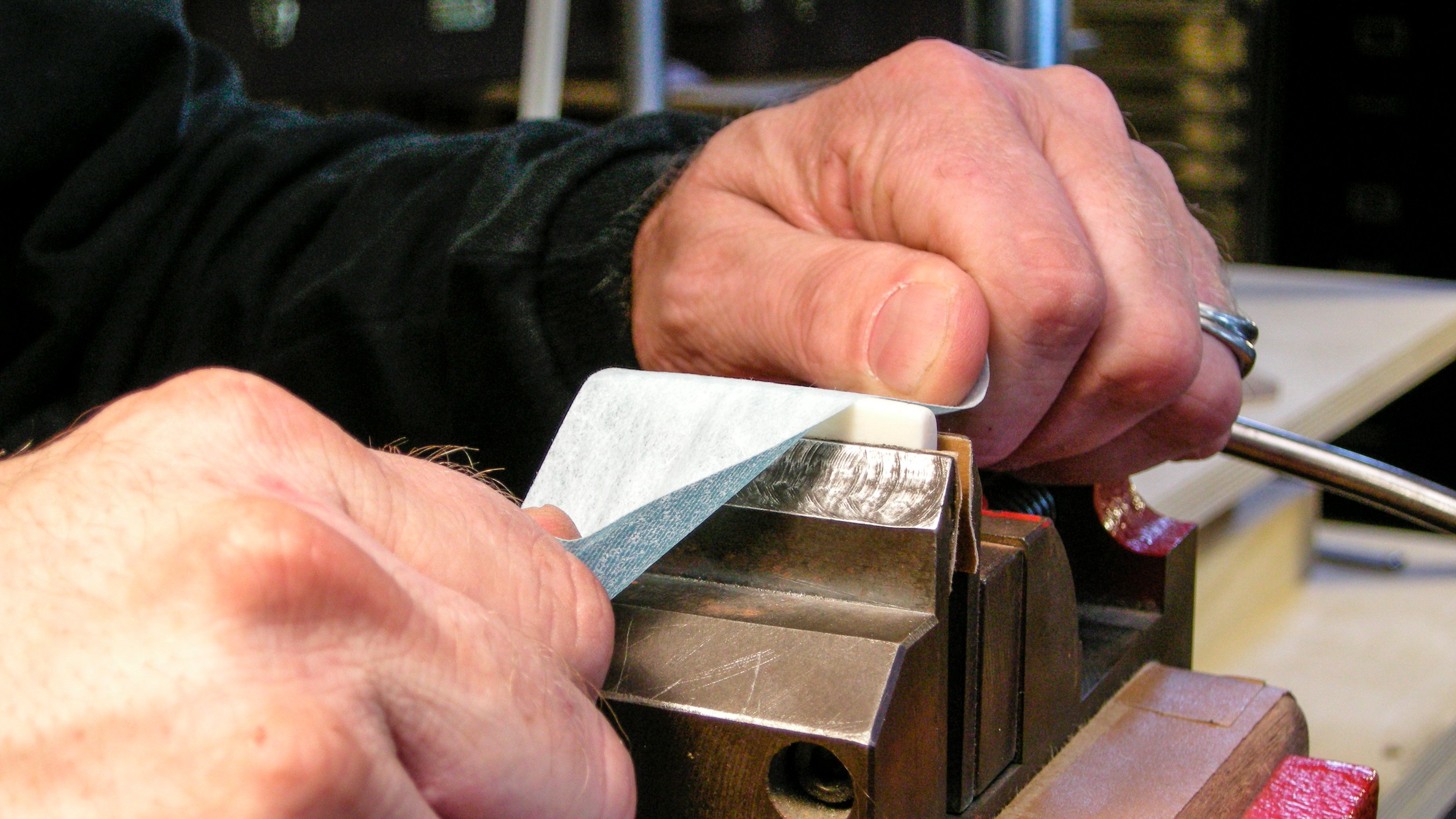 Polishing papers: flexible, reusable abrasives Polishing papers: flexible, reusable abrasives
