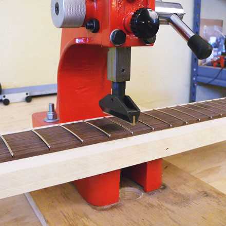 Fretting bolt neck