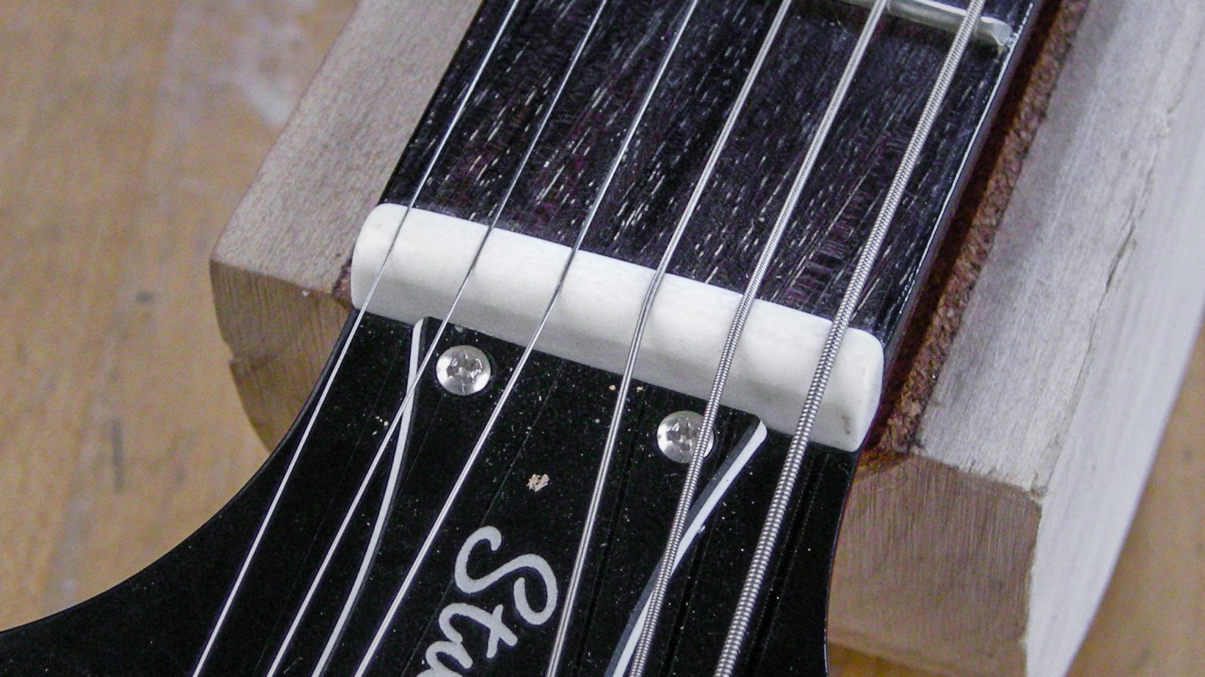 The best nut-making material: Bone for Tone! The best nut-making material: Bone for Tone!