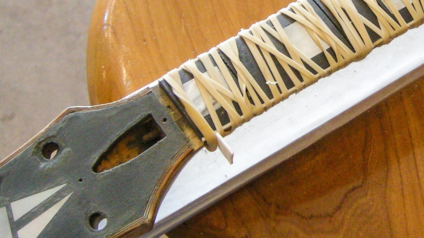Rubber bands as clamps: super-useful, and cheap! Rubber bands as clamps: super-useful, and cheap!