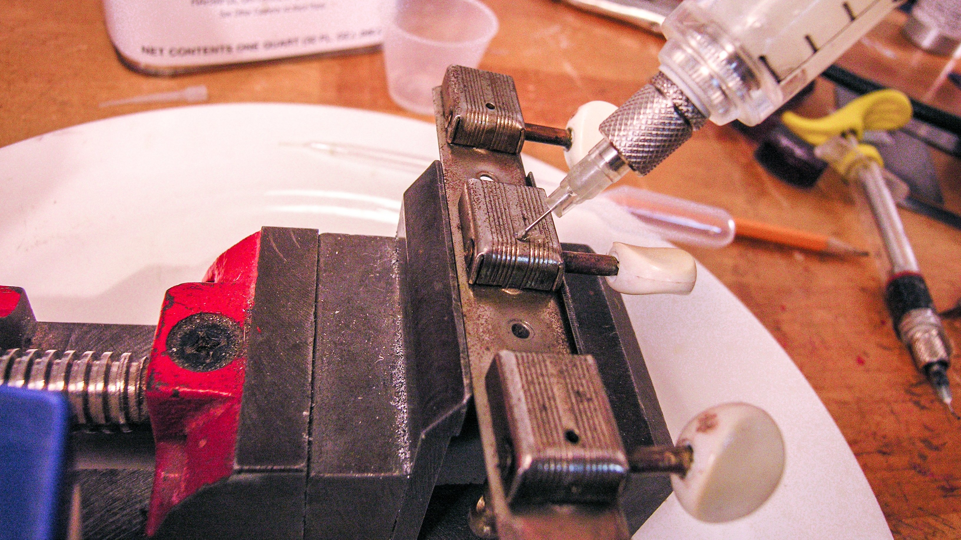 Lubricating guitar tuners Lubricating guitar tuners