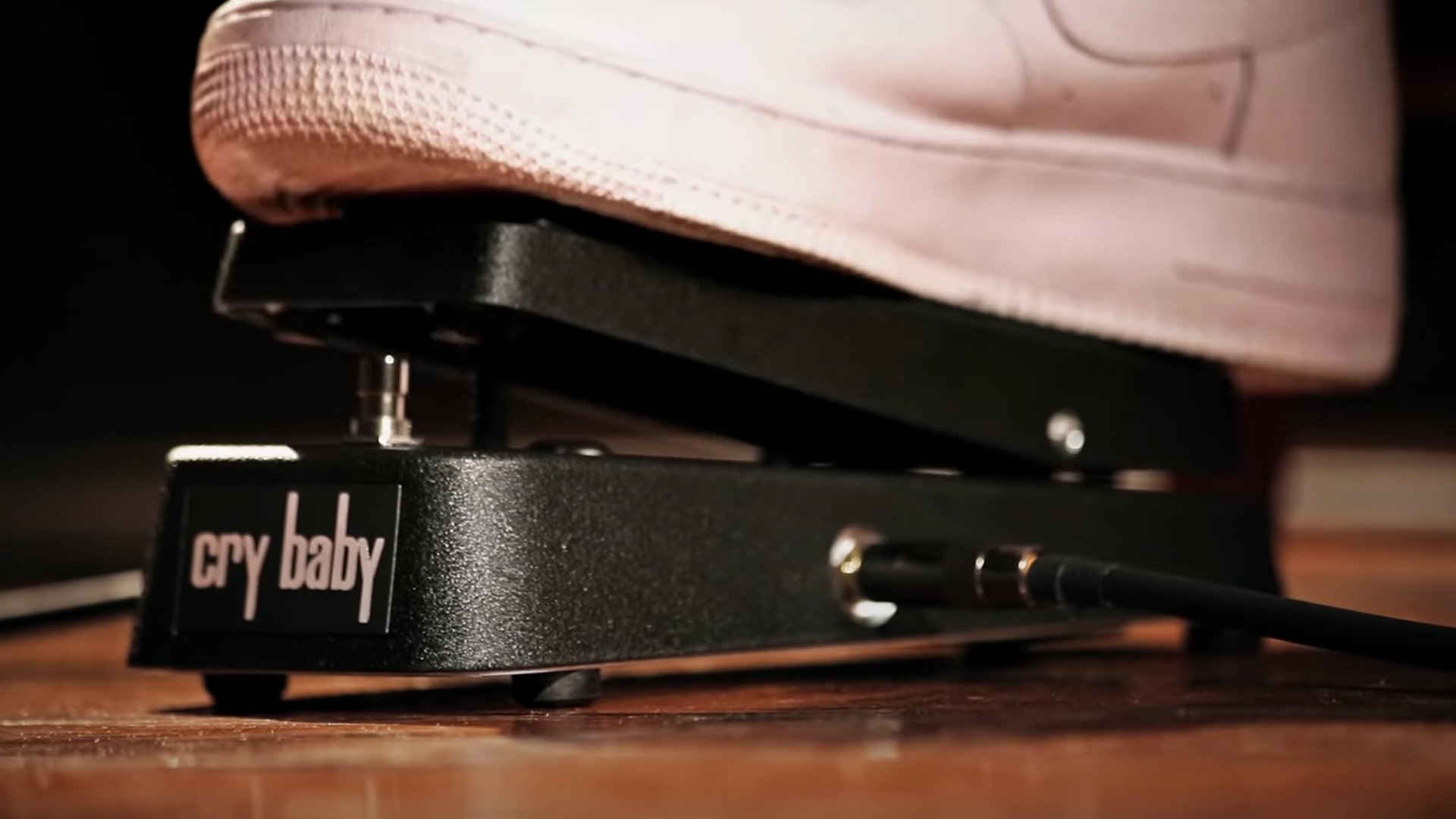 Dunlop GCB95F Cry Baby Classic Wah Pedal Video
