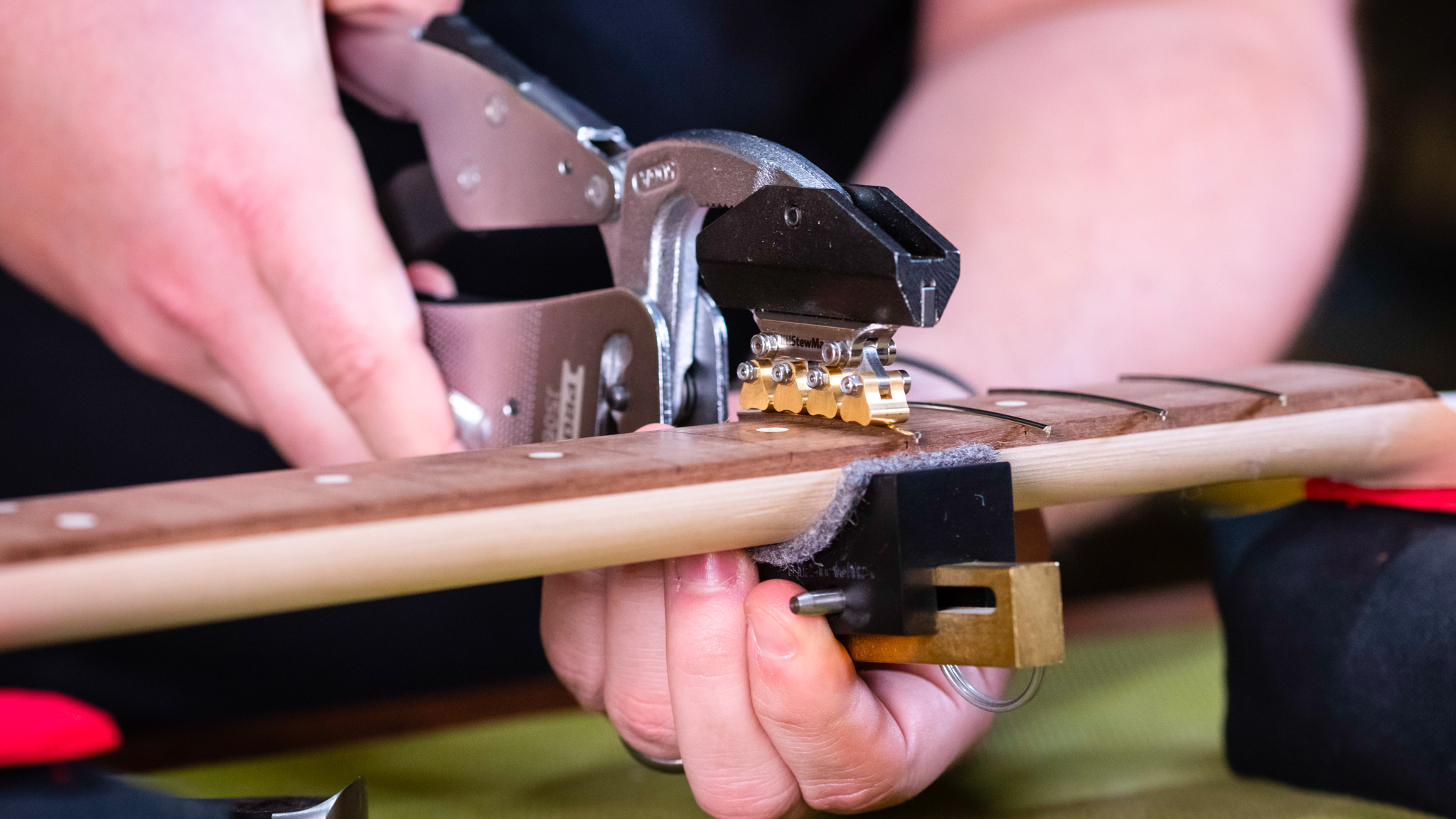 J Edwards Bladed Fractal Fret Press - StewMac