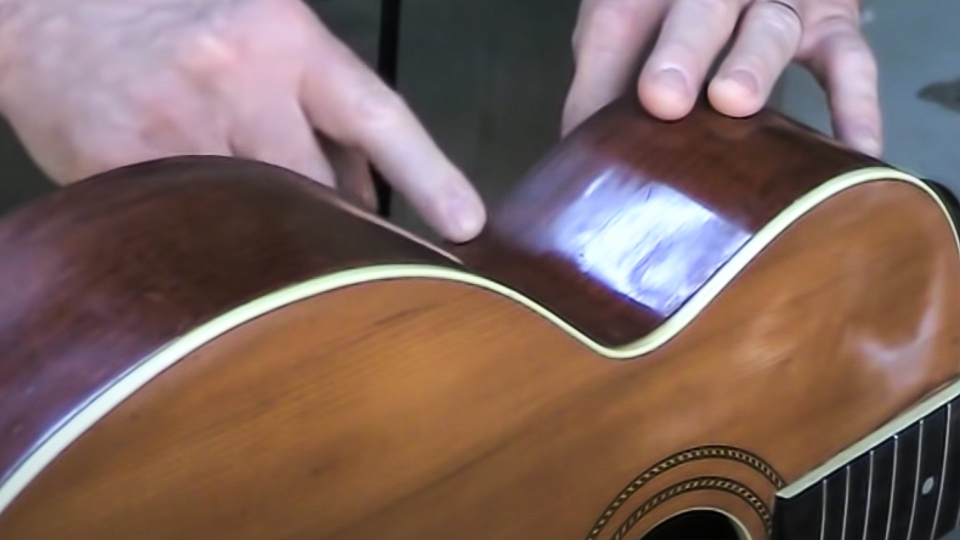 Shellac for French-polishing a guitar finish