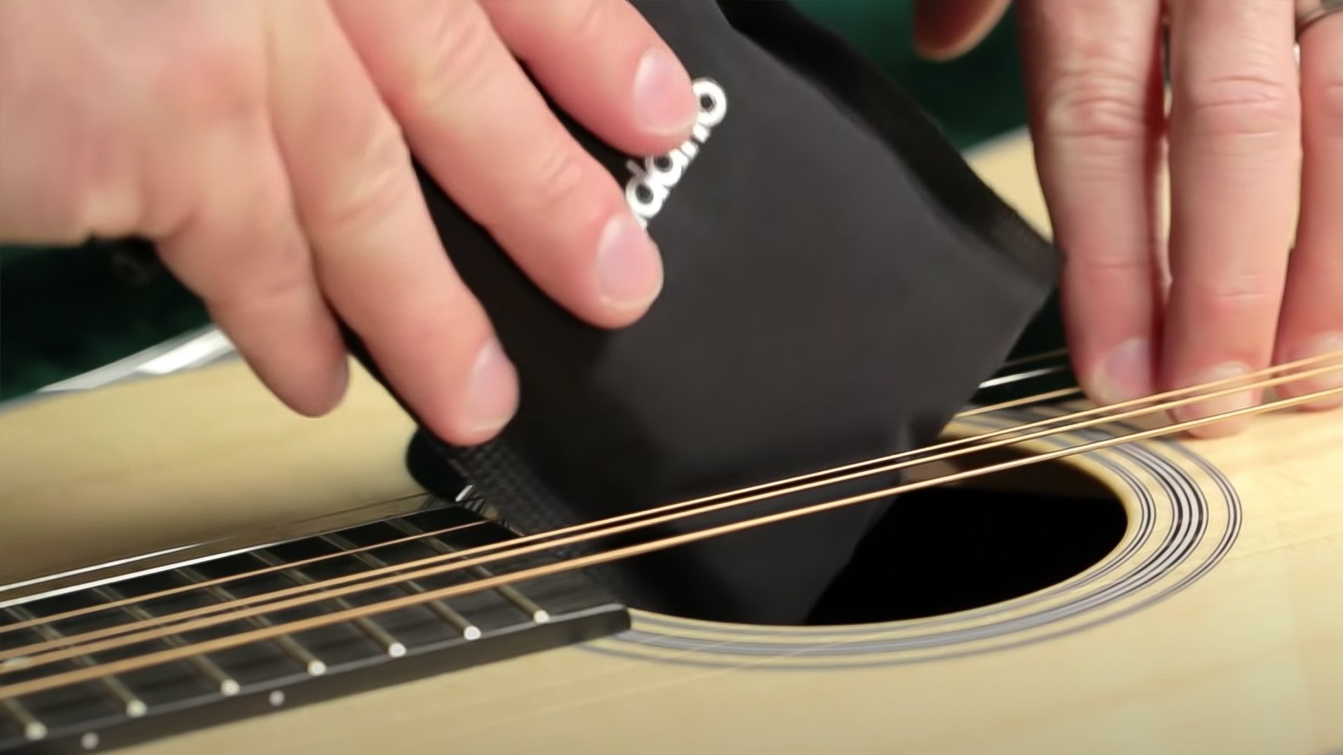 The D'Addario Two-Way Humidification System