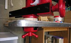 Installing the repair vise close-up