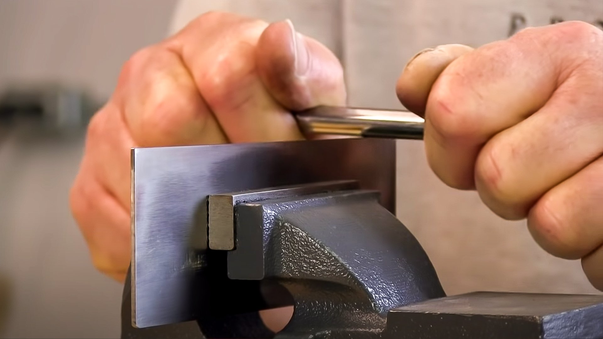 Sharpening scrapers for guitar work: two simple jigs Sharpening scrapers for guitar work: two simple jigs