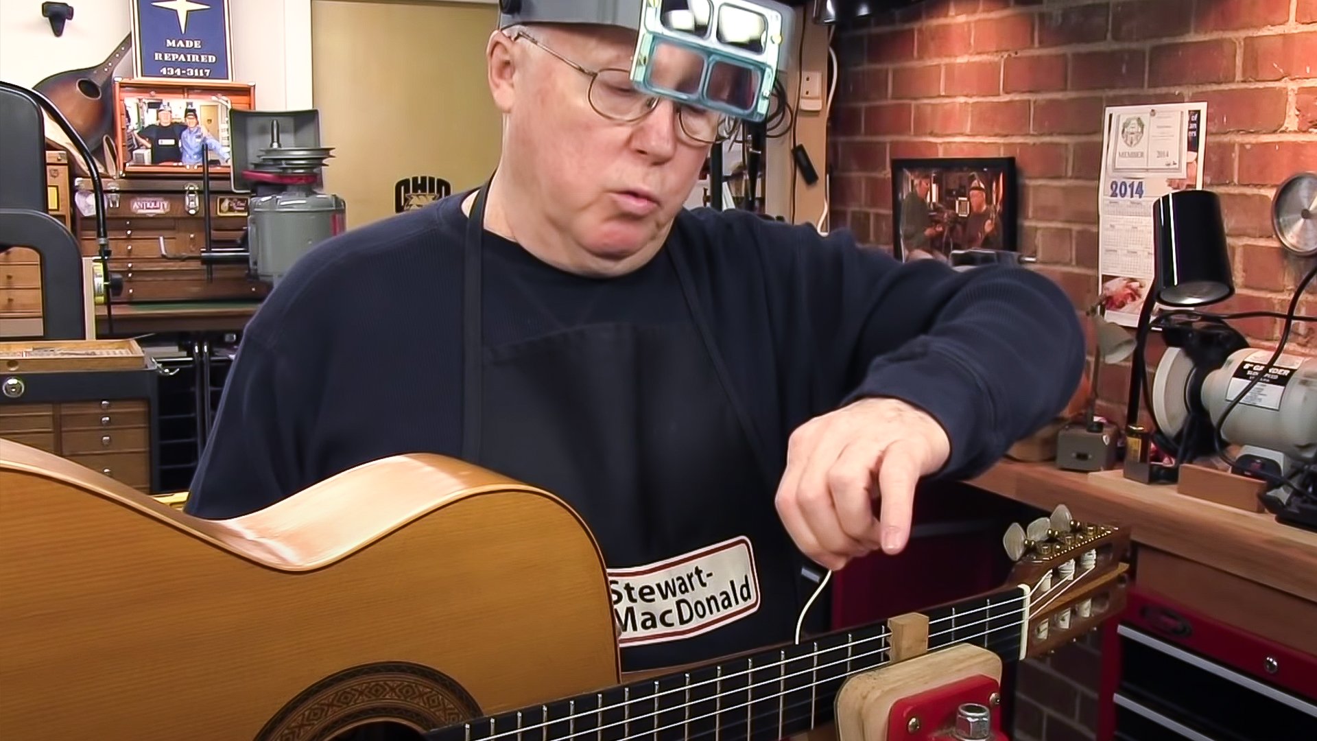 Video: Tips for installing fretboard side dots